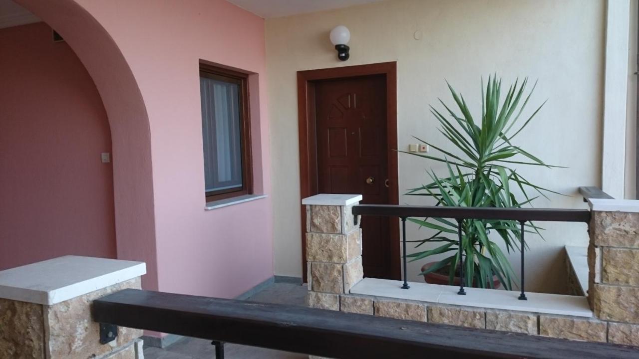 Ferienapartment At Home Ouranoupolis Bagian luar foto